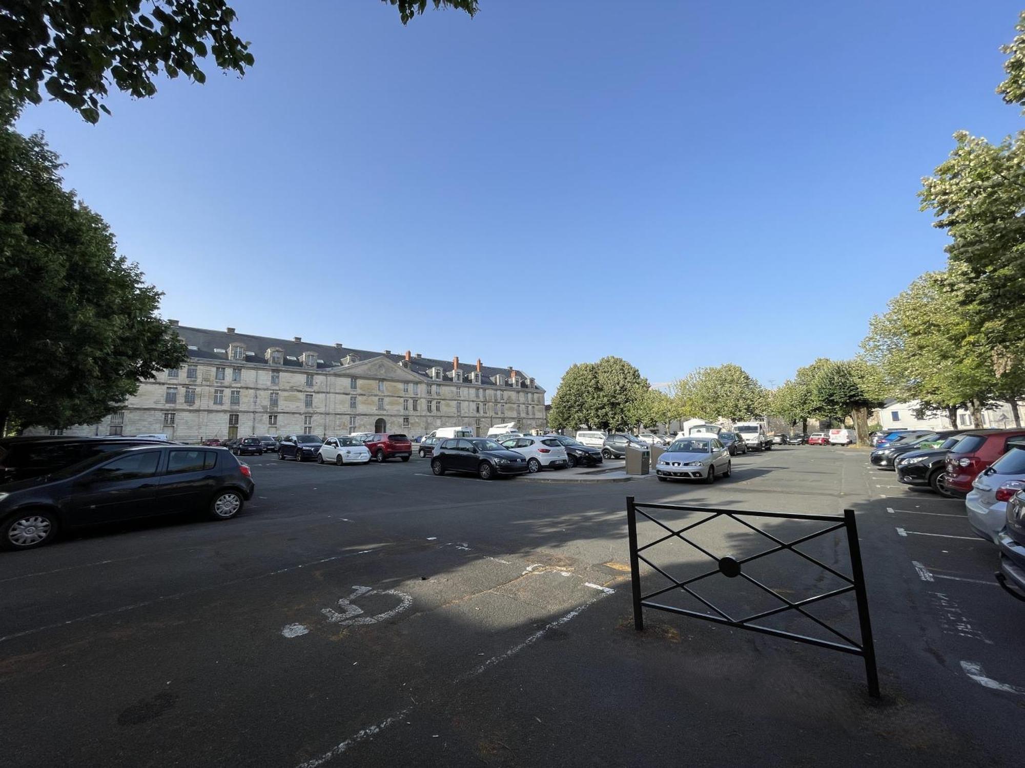 Chez Jean-yves Et Zoe - Le Saint Andre - Au Calme, Tres Propre, Proche Parkings, Clim Niort