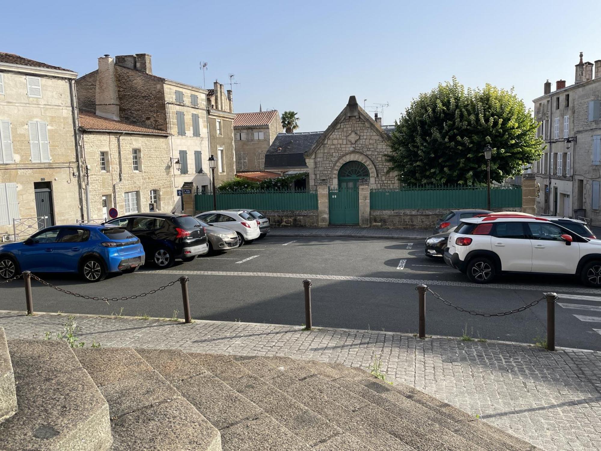 Chez Jean-yves Et Zoe - Le Saint Andre - Au Calme, Tres Propre, Proche Parkings, Clim Niort