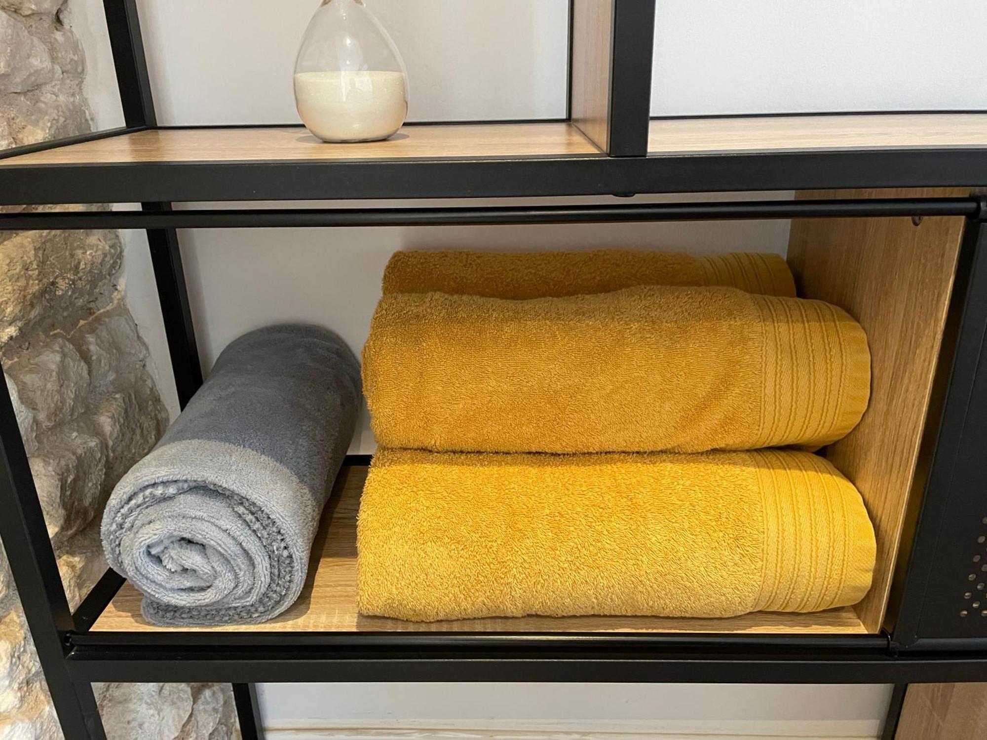 Chez Jean-yves Et Zoe - Le Saint Andre - Au Calme, Tres Propre, Proche Parkings, Clim Apartment *