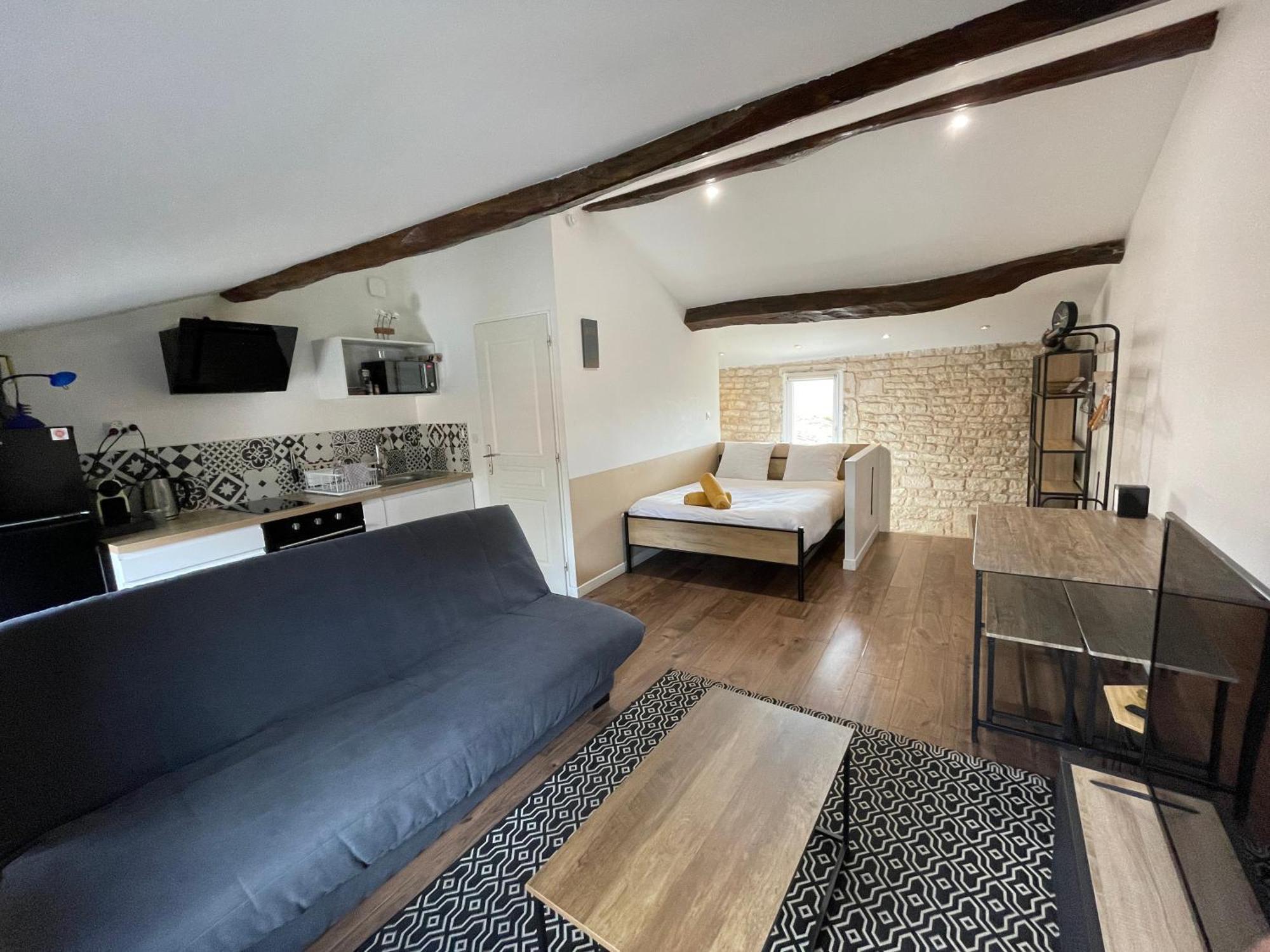 Chez Jean-yves Et Zoe - Le Saint Andre - Au Calme, Tres Propre, Proche Parkings, Clim Apartment Niort